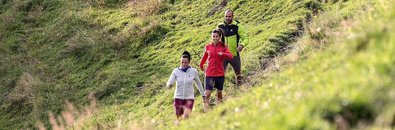 Wandergruppe am Berg